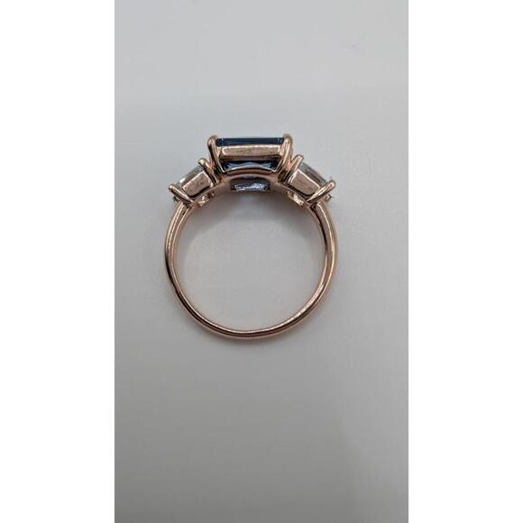 Elegant Blue Gemstone Ring with Side Stones Size 7 - Picture 7 of 9